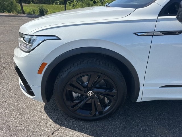 2024 Volkswagen Tiguan SE R-Line Black