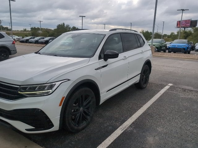 2022 Volkswagen Tiguan SE R-Line Black