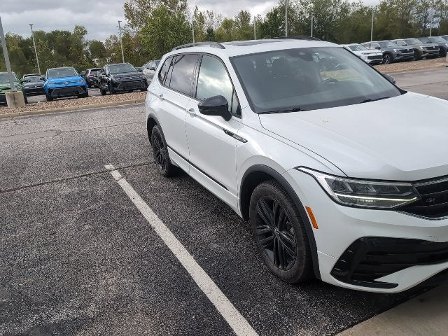 2022 Volkswagen Tiguan SE R-Line Black