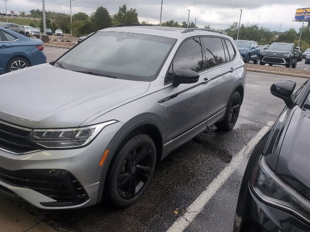 2023 Volkswagen Tiguan SE R-Line Black