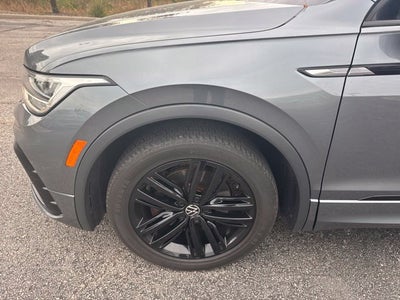 2022 Volkswagen Tiguan SE R-Line Black