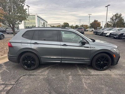 2022 Volkswagen Tiguan SE R-Line Black