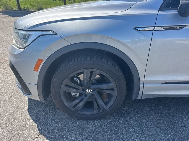 2023 Volkswagen Tiguan SE R-Line Black