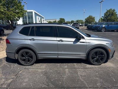 2023 Volkswagen Tiguan SE R-Line Black