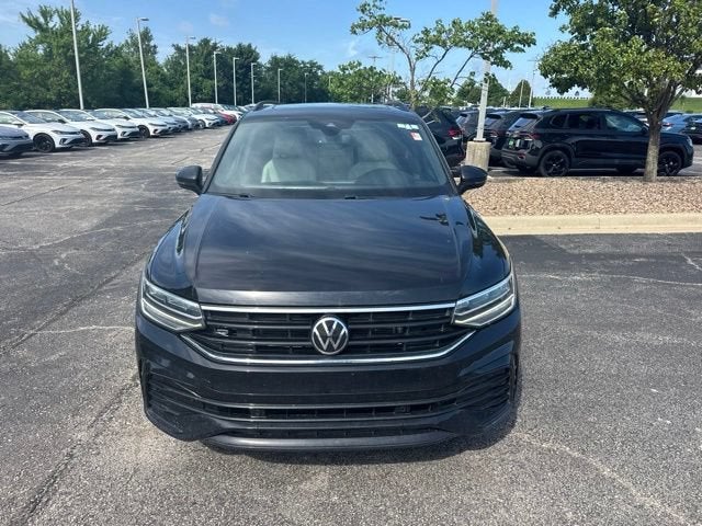 2023 Volkswagen Tiguan SE R-Line Black
