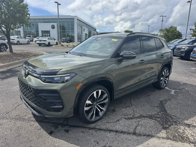 2026 Volkswagen Tiguan SE R-Line Black