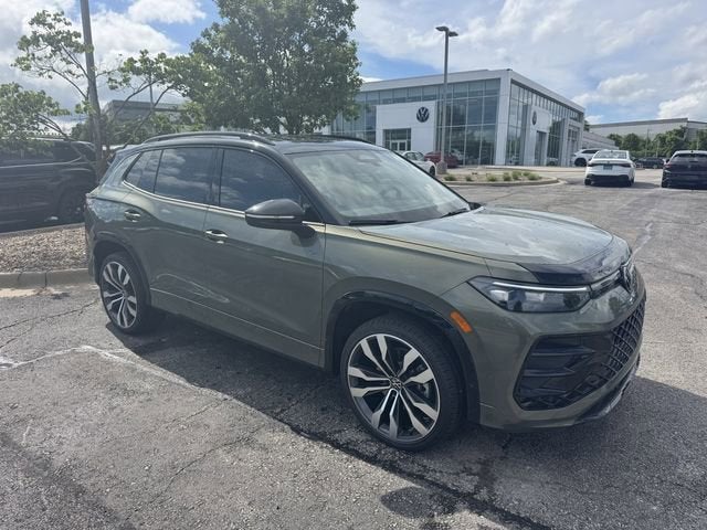 2026 Volkswagen Tiguan SE R-Line Black