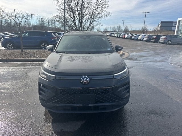 2025 Volkswagen Tiguan SE R-Line Black