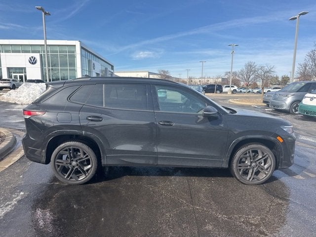 2025 Volkswagen Tiguan SE R-Line Black