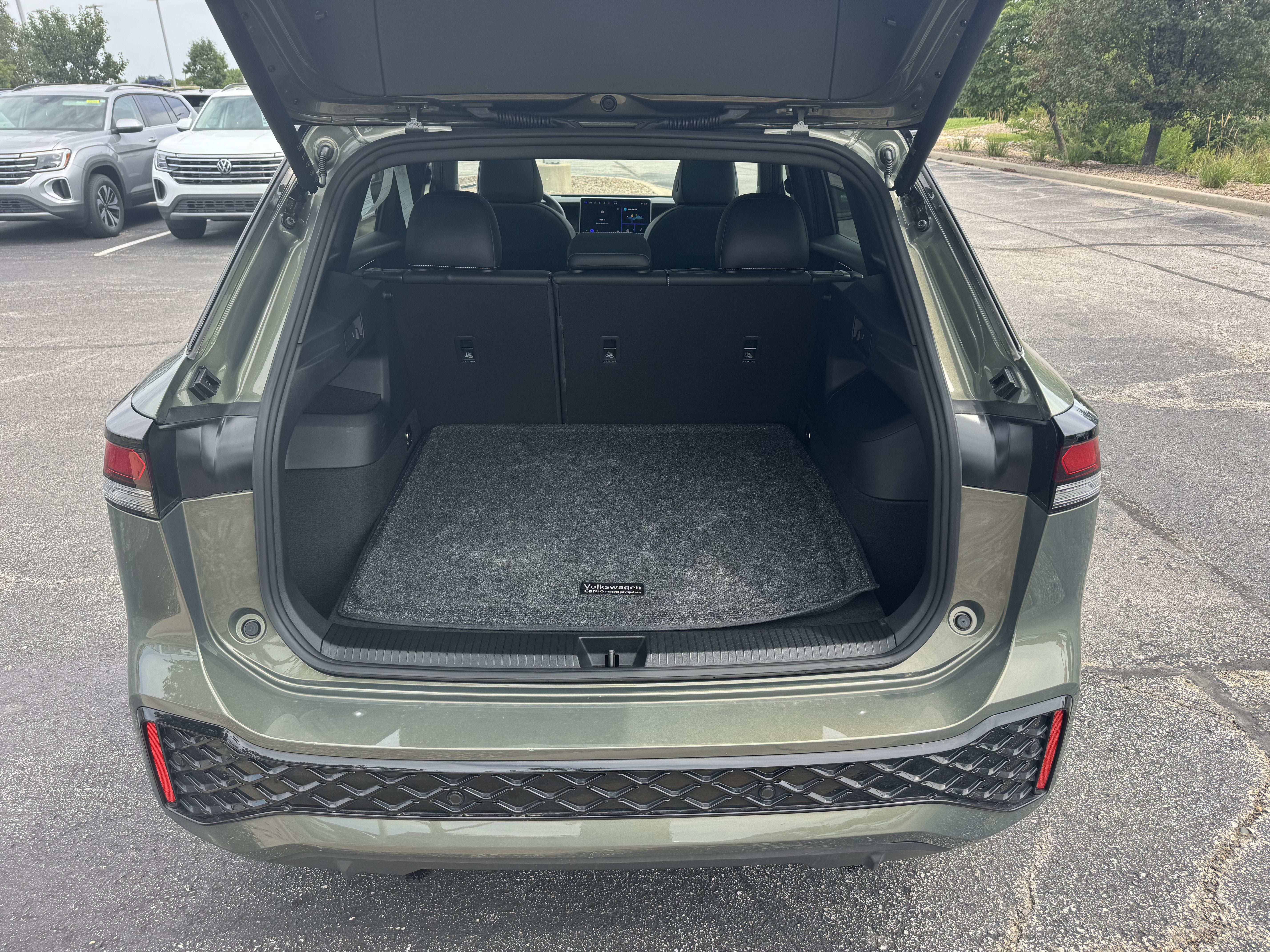 2025 Volkswagen Tiguan SE R-Line Black