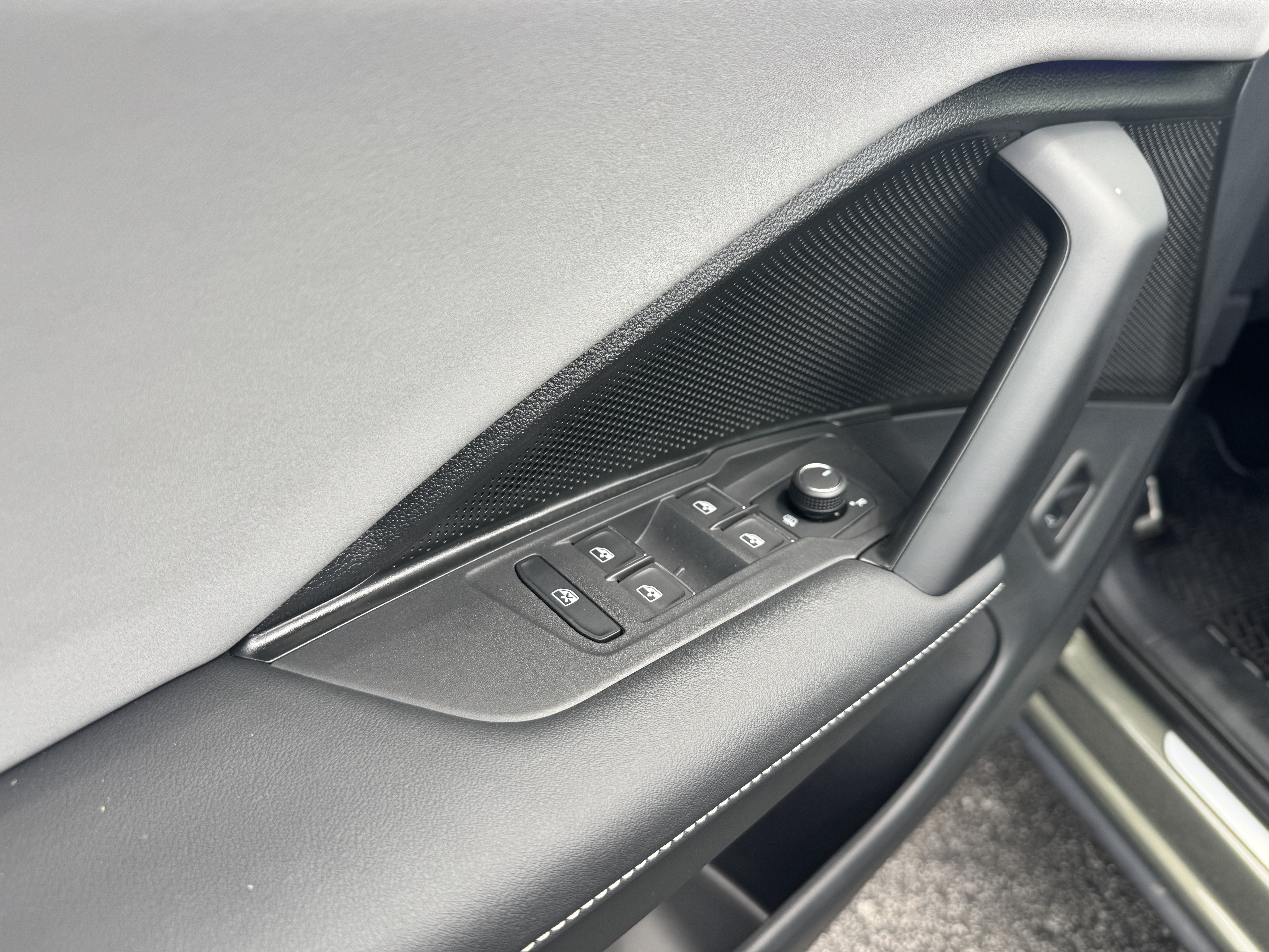2025 Volkswagen Tiguan SE R-Line Black