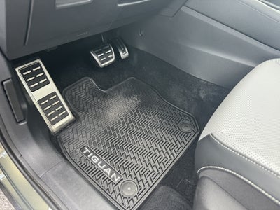 2025 Volkswagen Tiguan SE R-Line Black
