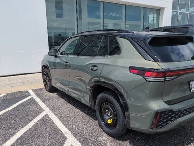 2025 Volkswagen Tiguan SE R-Line Black