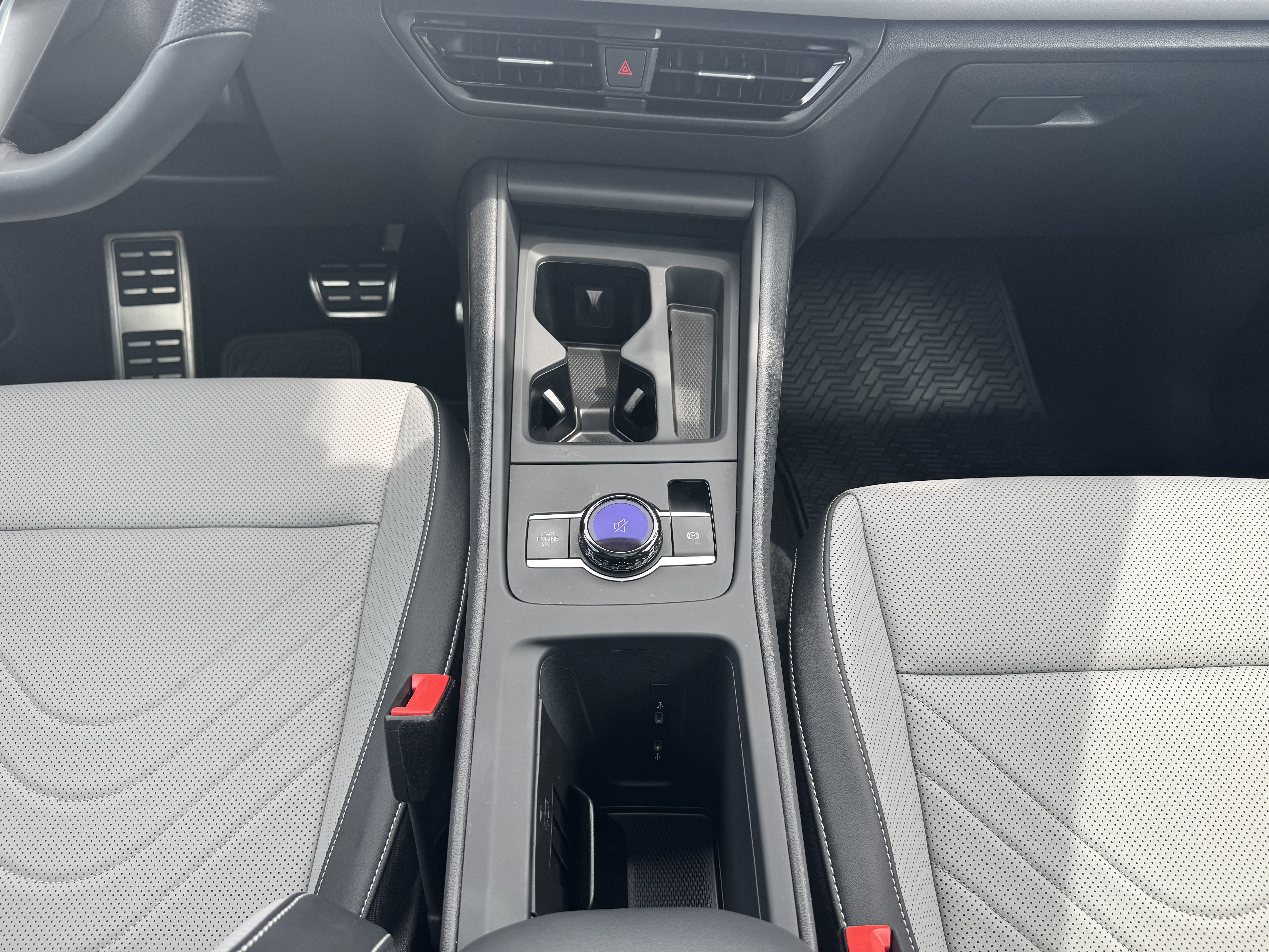 2025 Volkswagen Tiguan SE R-Line Black