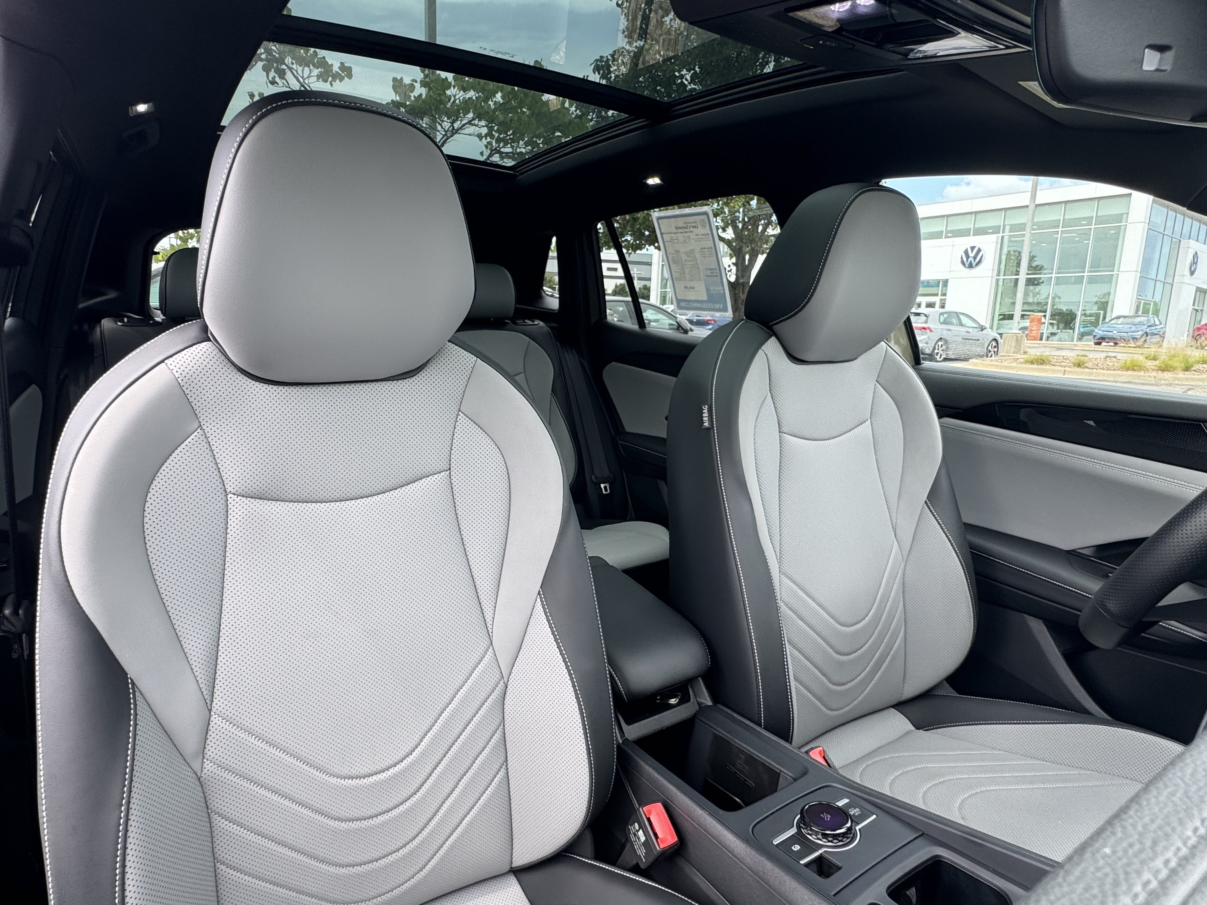 2025 Volkswagen Tiguan SE R-Line Black