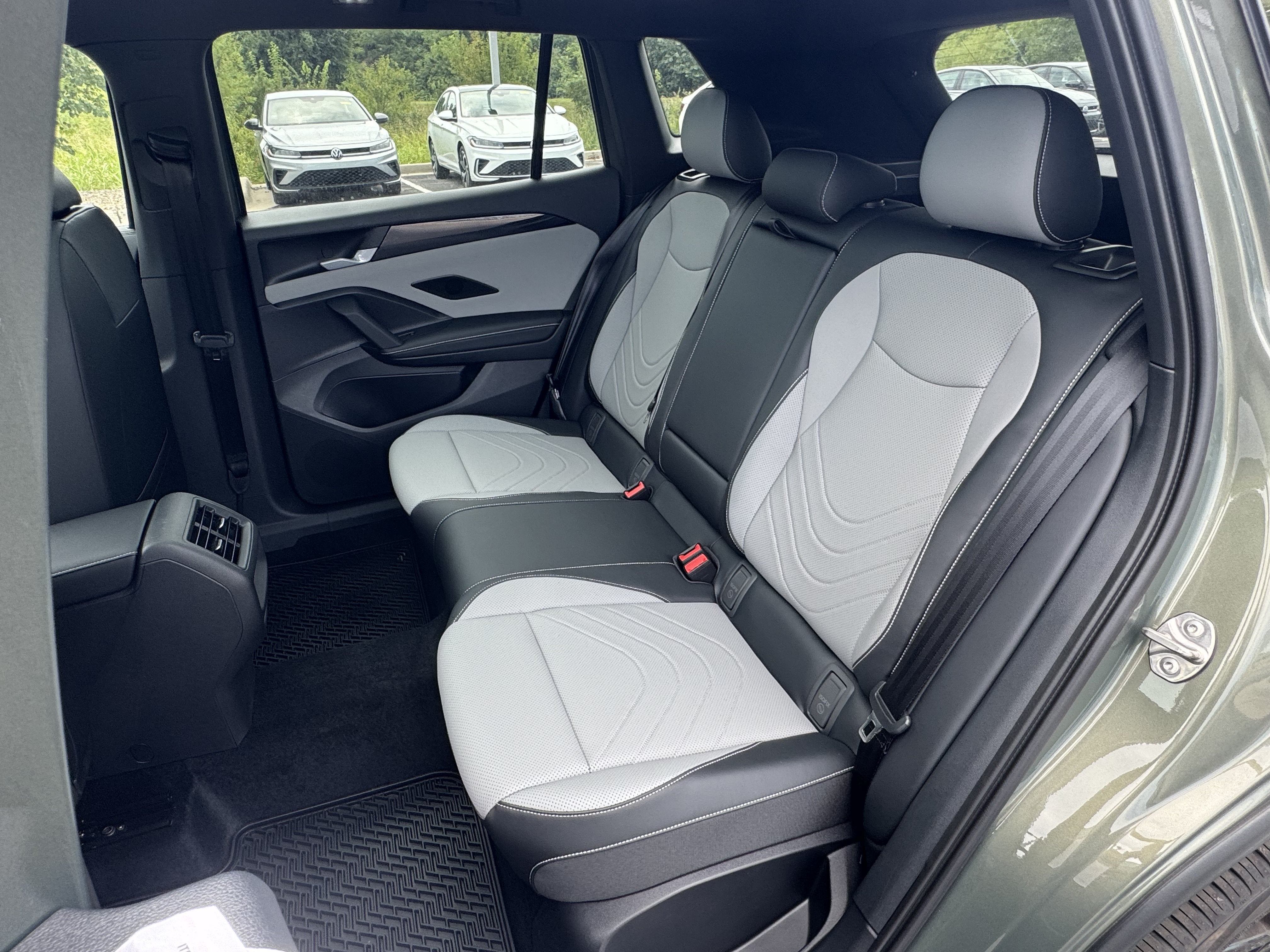 2025 Volkswagen Tiguan SE R-Line Black