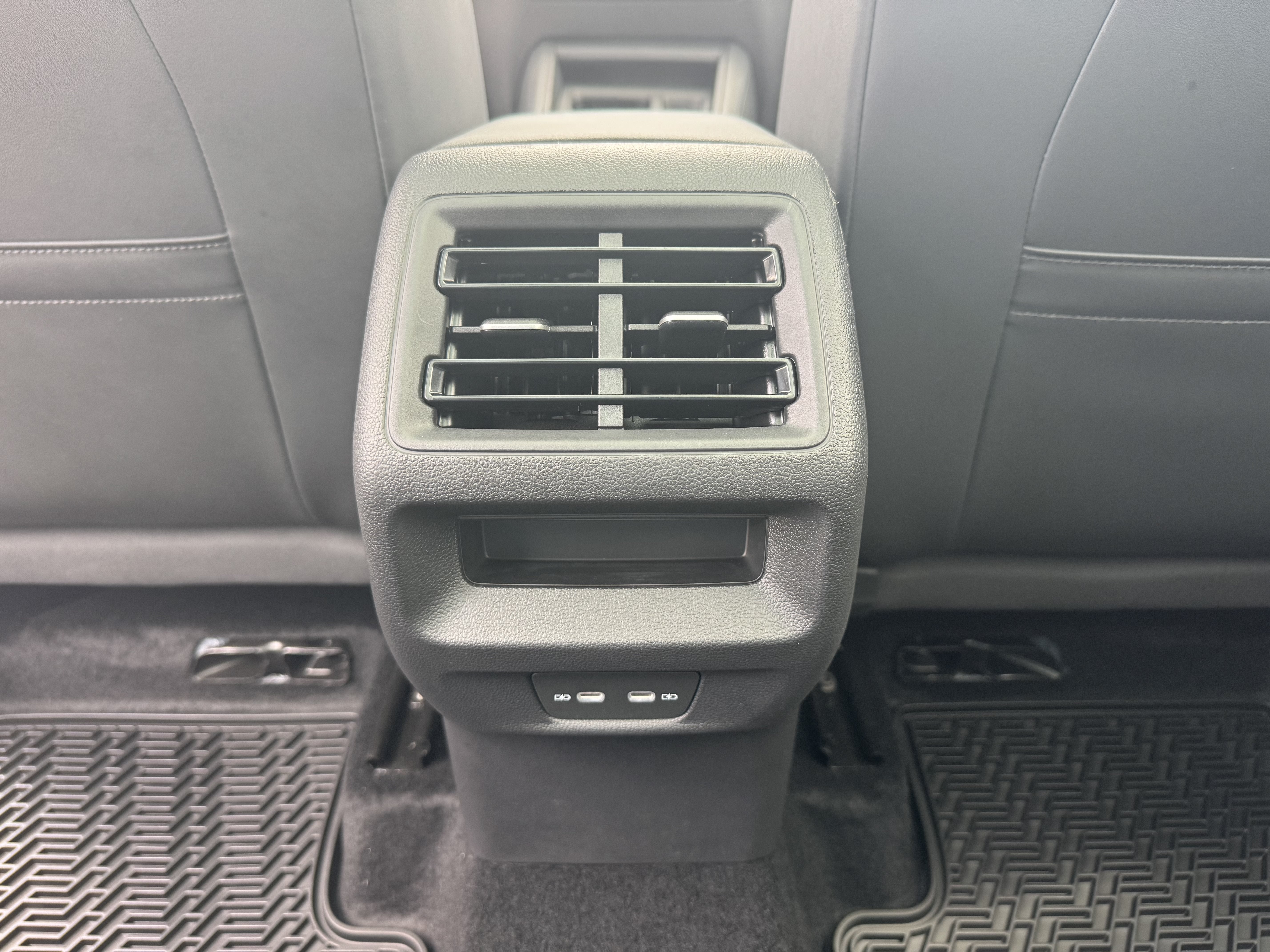 2025 Volkswagen Tiguan SE R-Line Black