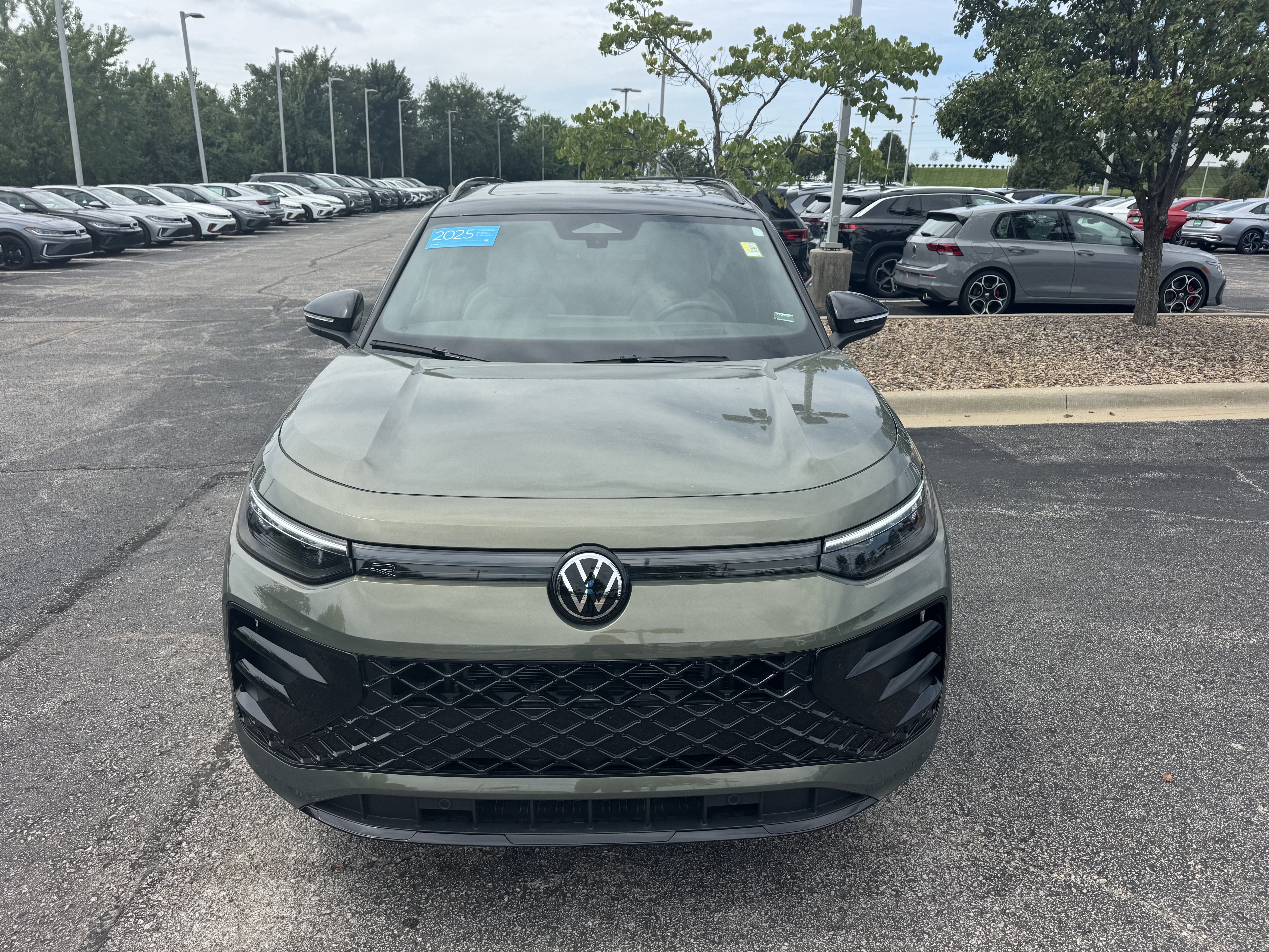 2025 Volkswagen Tiguan SE R-Line Black