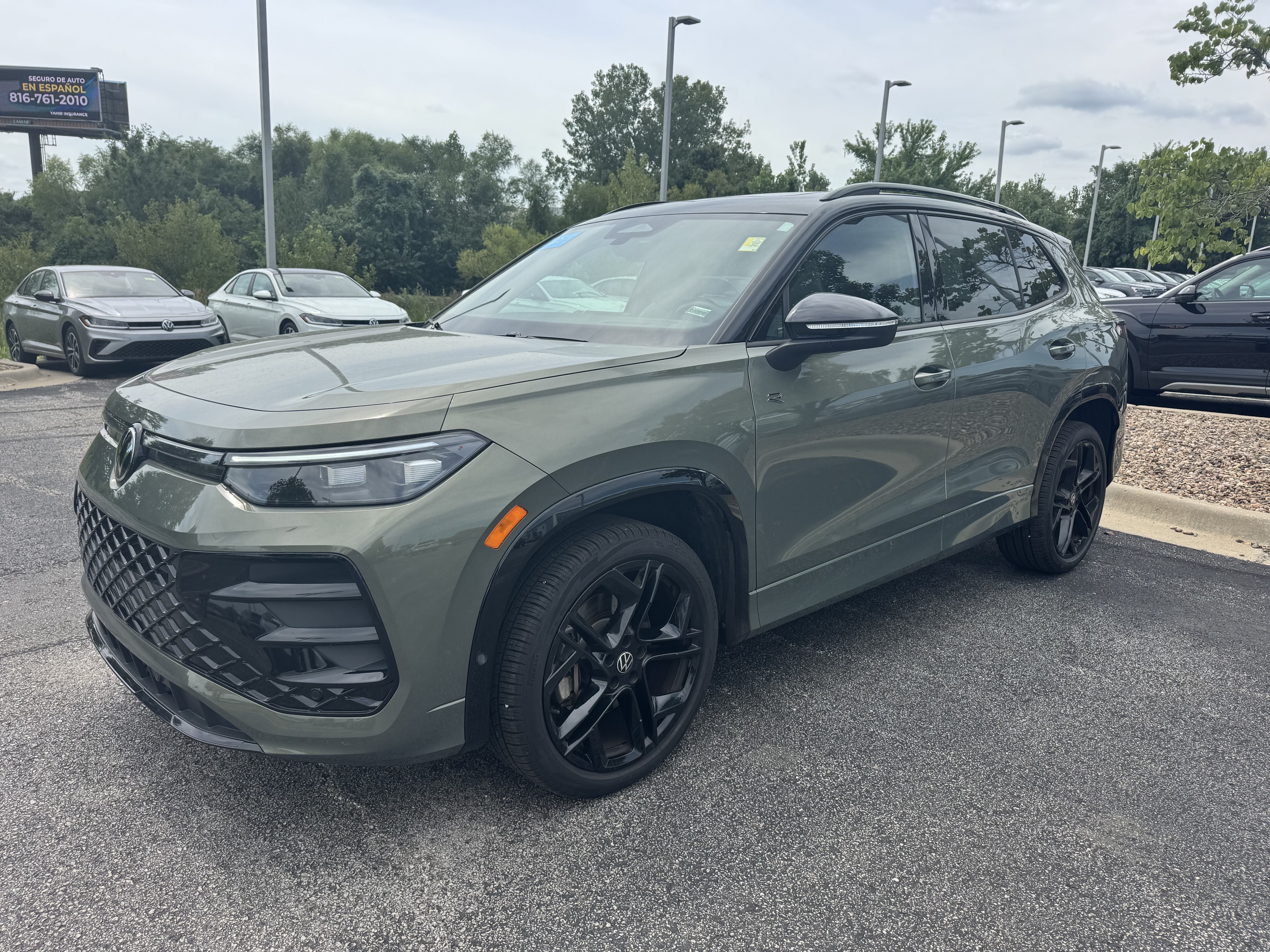 2025 Volkswagen Tiguan SE R-Line Black