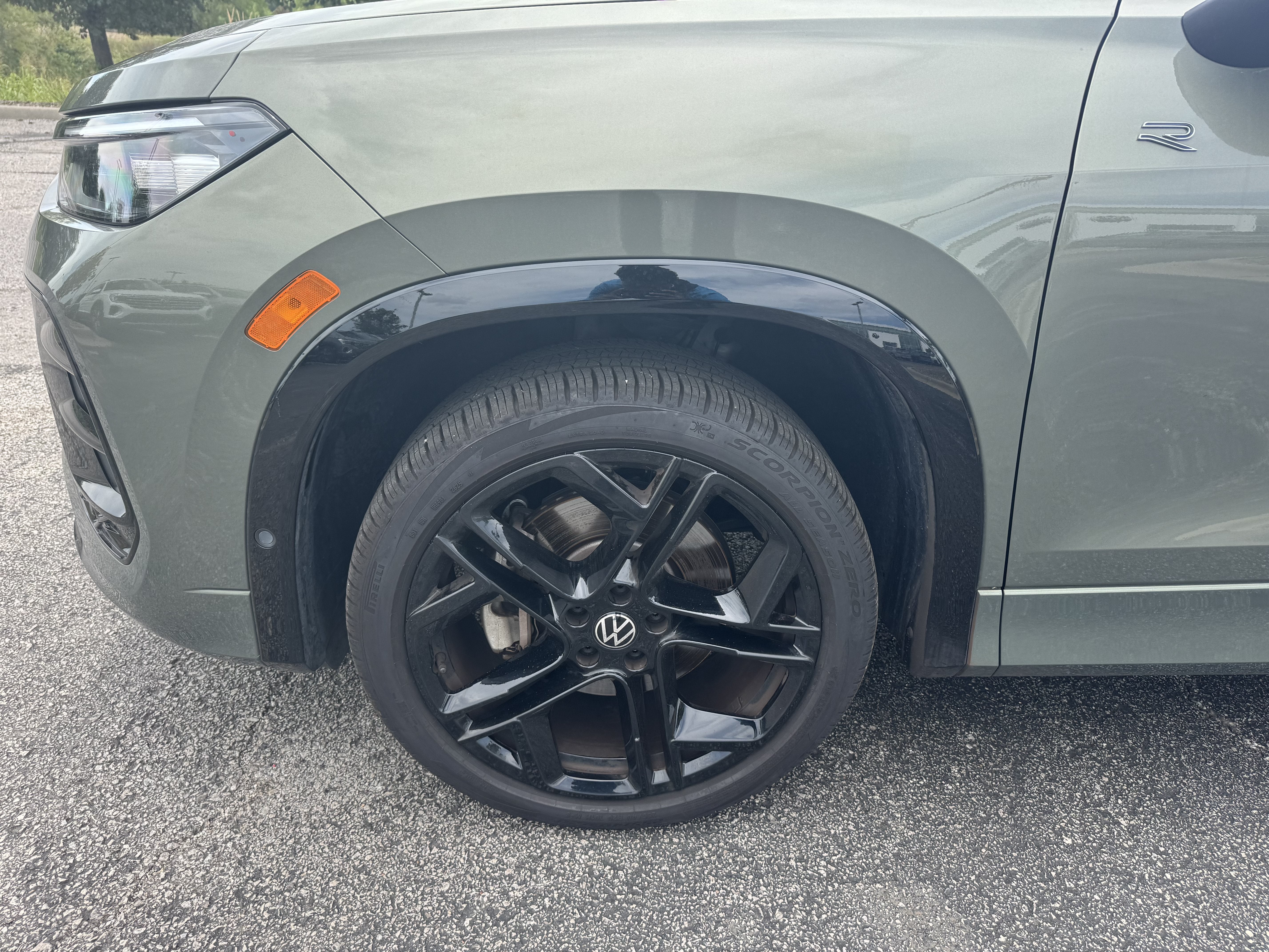 2025 Volkswagen Tiguan SE R-Line Black