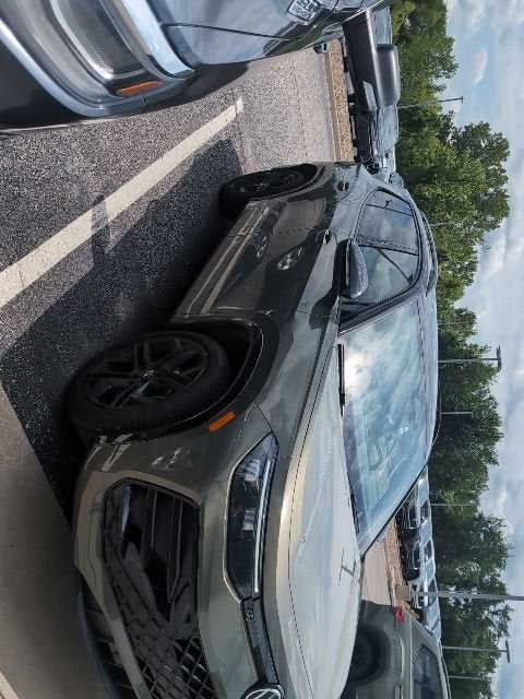 2025 Volkswagen Tiguan SE R-Line Black
