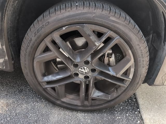 2025 Volkswagen Tiguan SE R-Line Black
