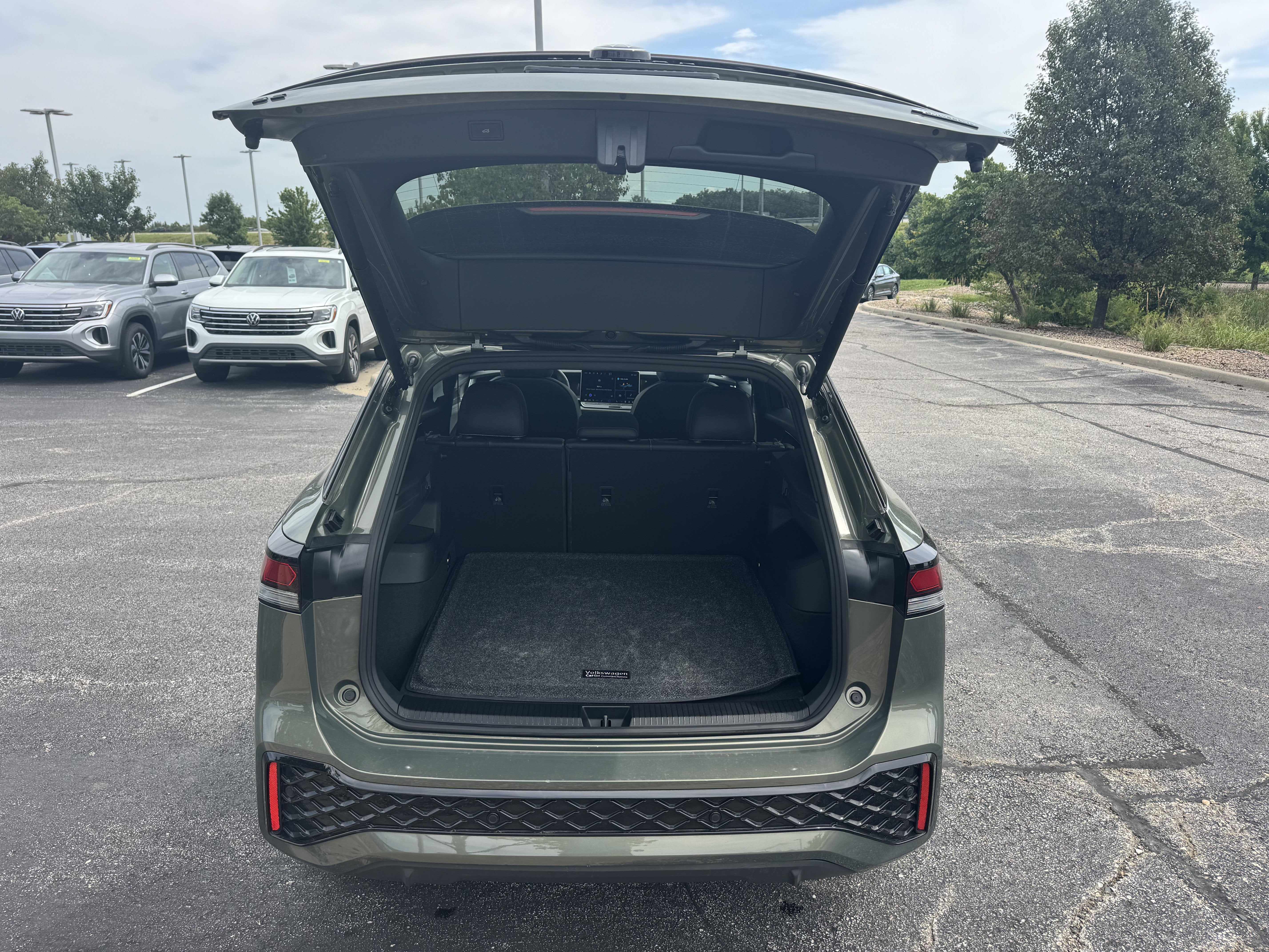 2025 Volkswagen Tiguan SE R-Line Black