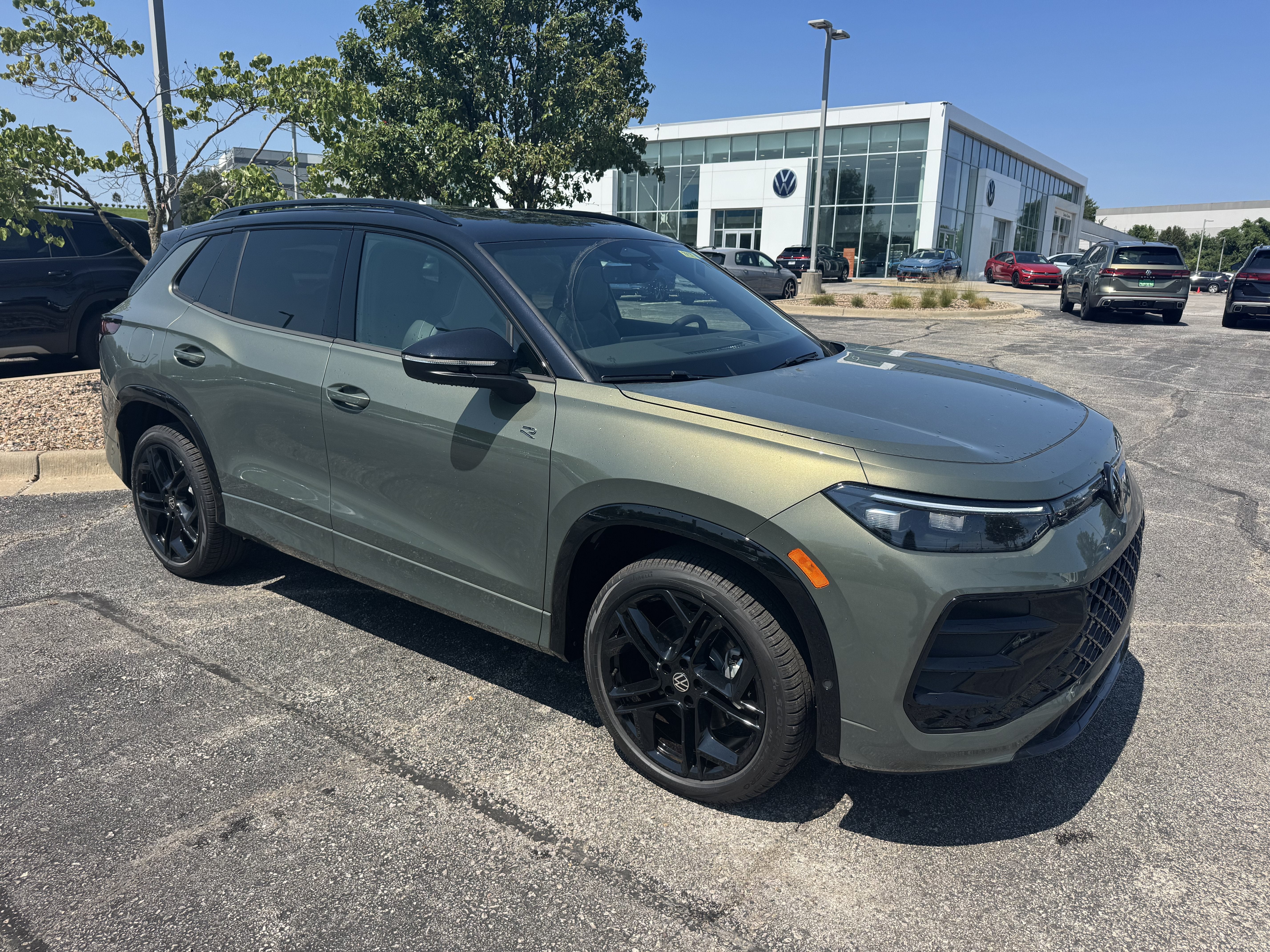 2026 Volkswagen Tiguan SE R-Line Black