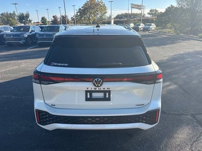 2025 Volkswagen Tiguan SE R-Line Black
