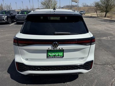 2026 Volkswagen Tiguan SE R-Line Black