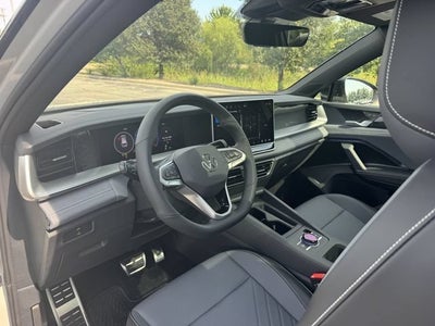 2026 Volkswagen Tiguan SE R-Line Black