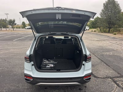 2027 Volkswagen Taos SE