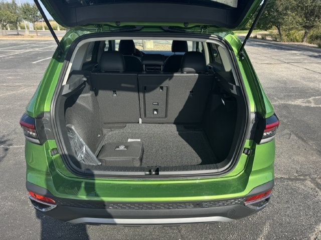 2027 Volkswagen Taos SE