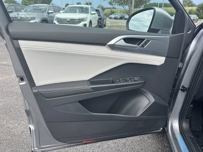 2026 Volkswagen Taos SE
