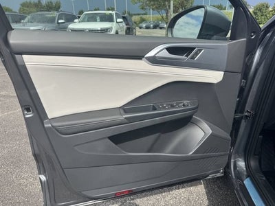 2026 Volkswagen Taos SE