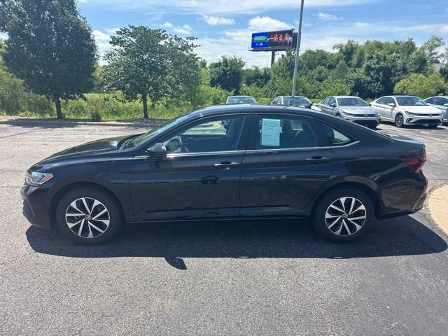 Used 2024 Volkswagen Jetta S with VIN 3VW5M7BU1RM094075 for sale in Kansas City