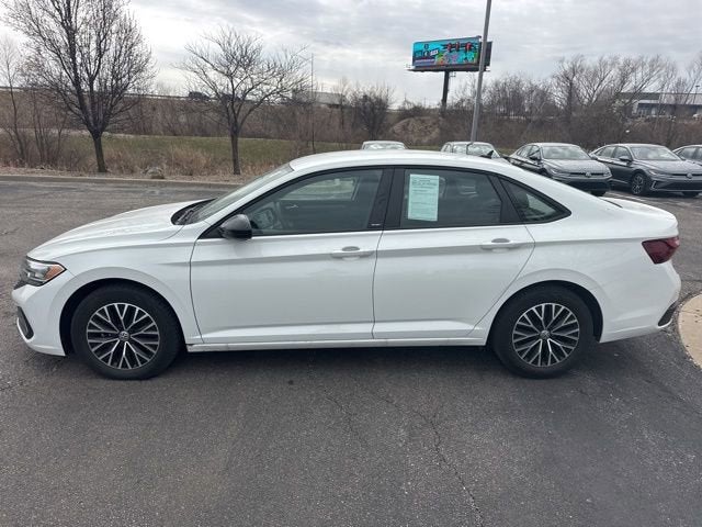 Used 2024 Volkswagen Jetta Sport with VIN 3VWBM7BU4RM070808 for sale in Kansas City