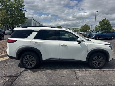 2025 Nissan Pathfinder SV