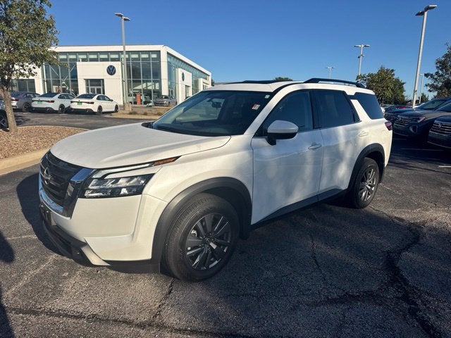 2025 Nissan Pathfinder SV