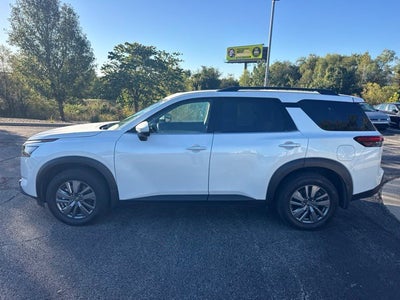 2025 Nissan Pathfinder SV