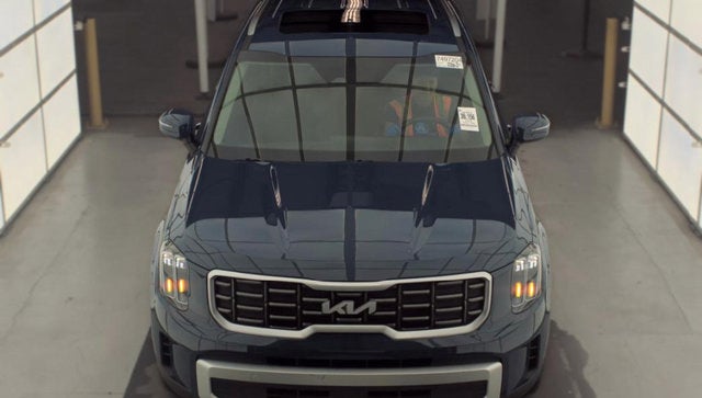Used 2025 Kia Telluride S with VIN 5XYP64GC5SG590987 for sale in Kansas City