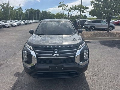 2025 Mitsubishi Outlander ES