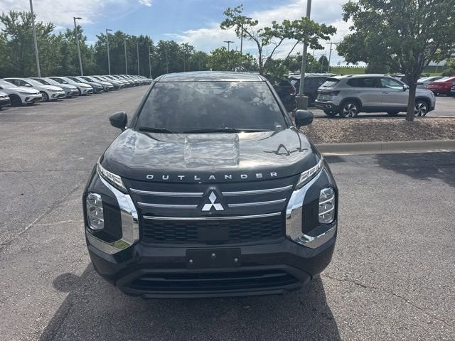 2025 Mitsubishi Outlander ES