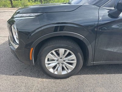 2025 Mitsubishi Outlander ES