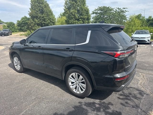 2025 Mitsubishi Outlander ES
