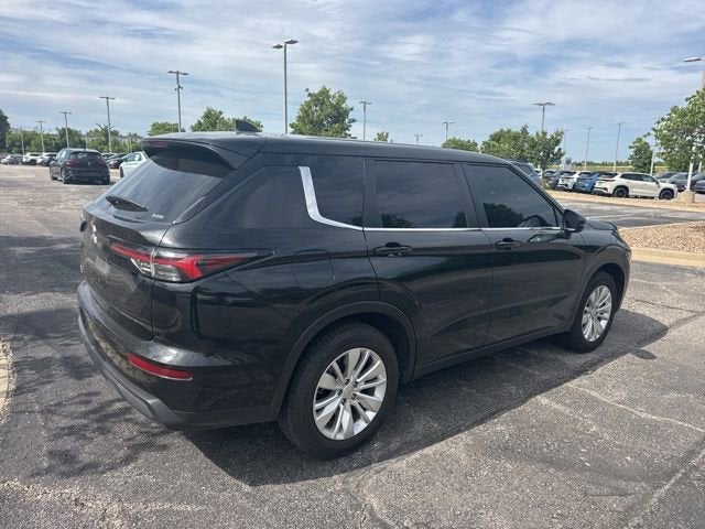 2025 Mitsubishi Outlander ES