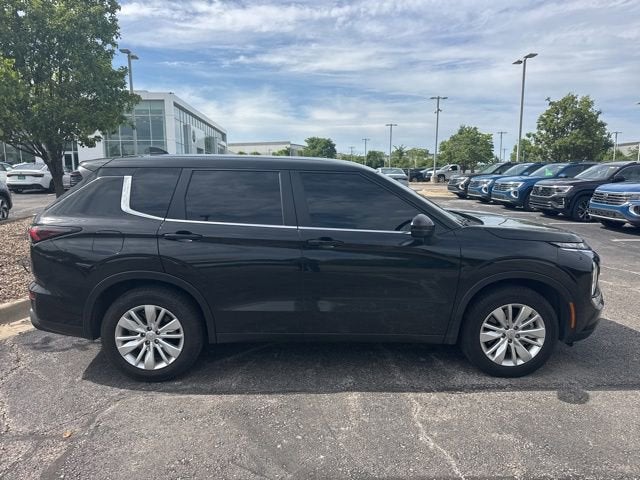 2025 Mitsubishi Outlander ES