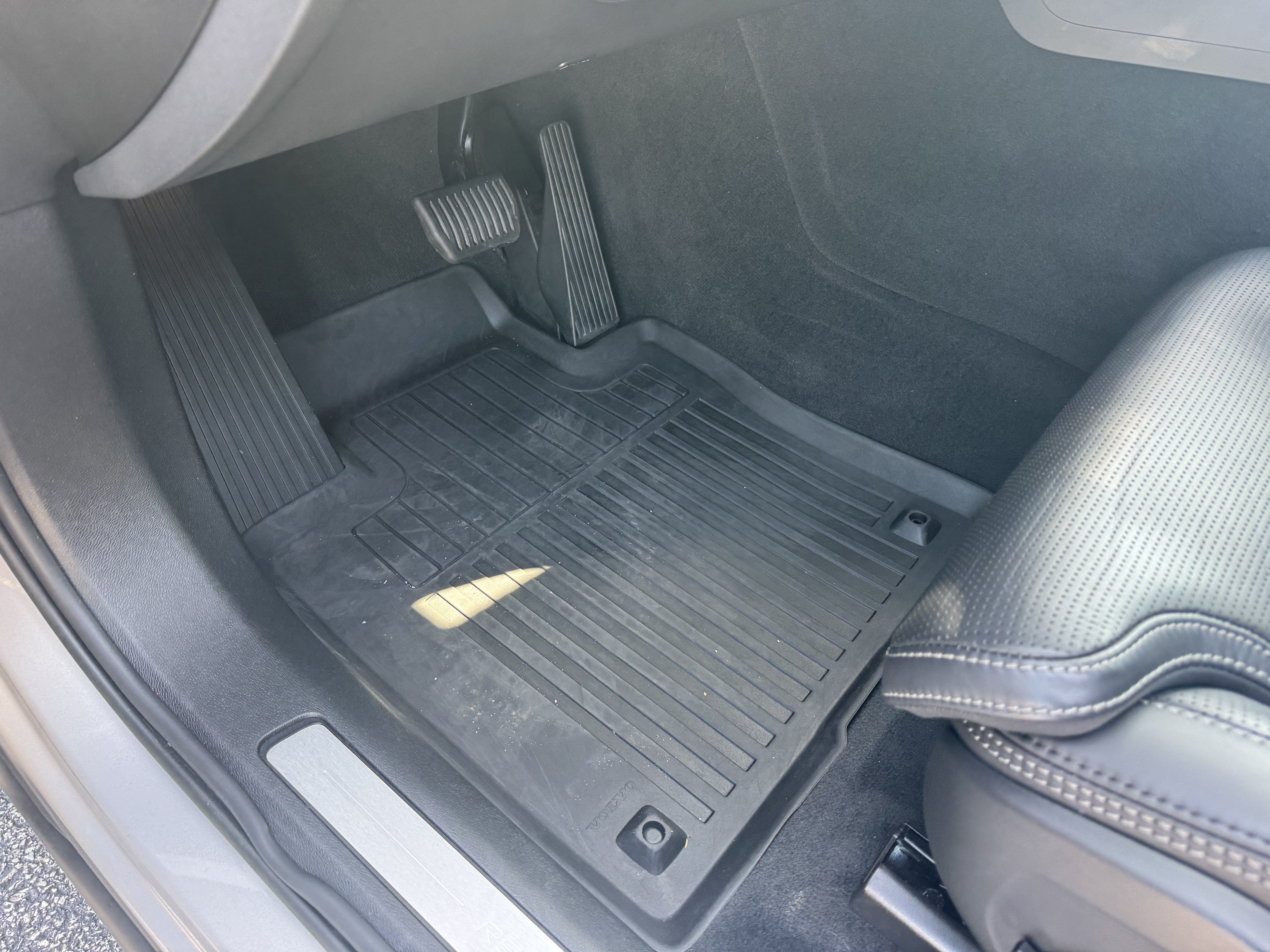 2023 Volvo XC60 Recharge Plug-In Hybrid Ultimate Bright Theme