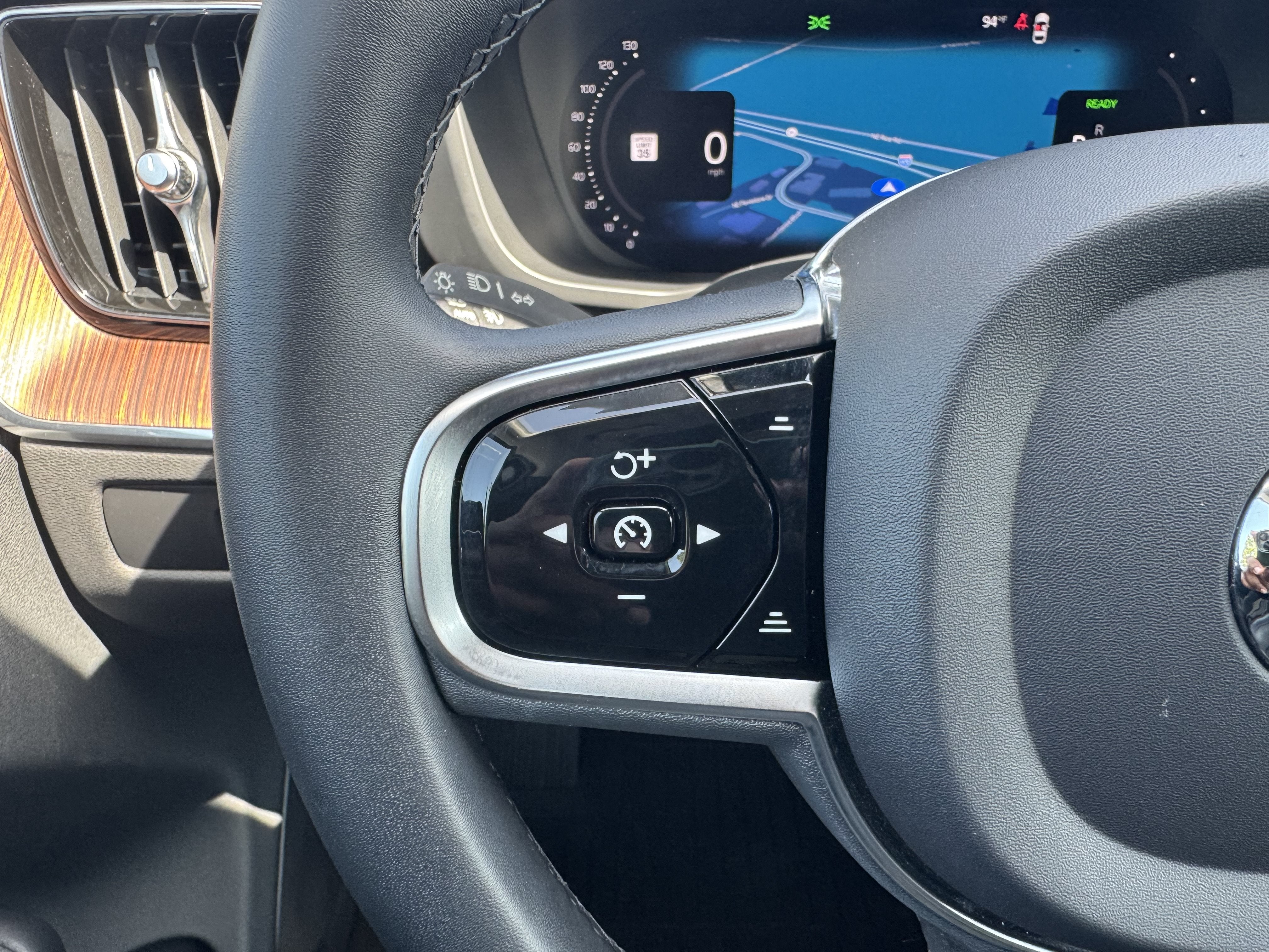 2023 Volvo XC60 Recharge Plug-In Hybrid Ultimate Bright Theme