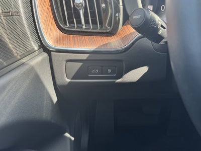 2023 Volvo XC60 Recharge Plug-In Hybrid Ultimate Bright Theme
